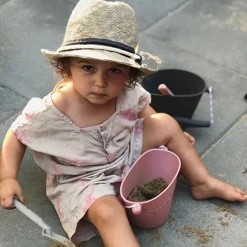 Bucket and Spade - Rust