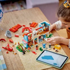 LEGO® ǀ Disney Lilo and Stitch Beach House