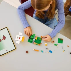 LEGO® Minecraft® Chicken Farm