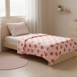 Soft Plush Throw - Strawberries