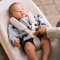 Stokke® Yoga™ Bouncer - Light Sand